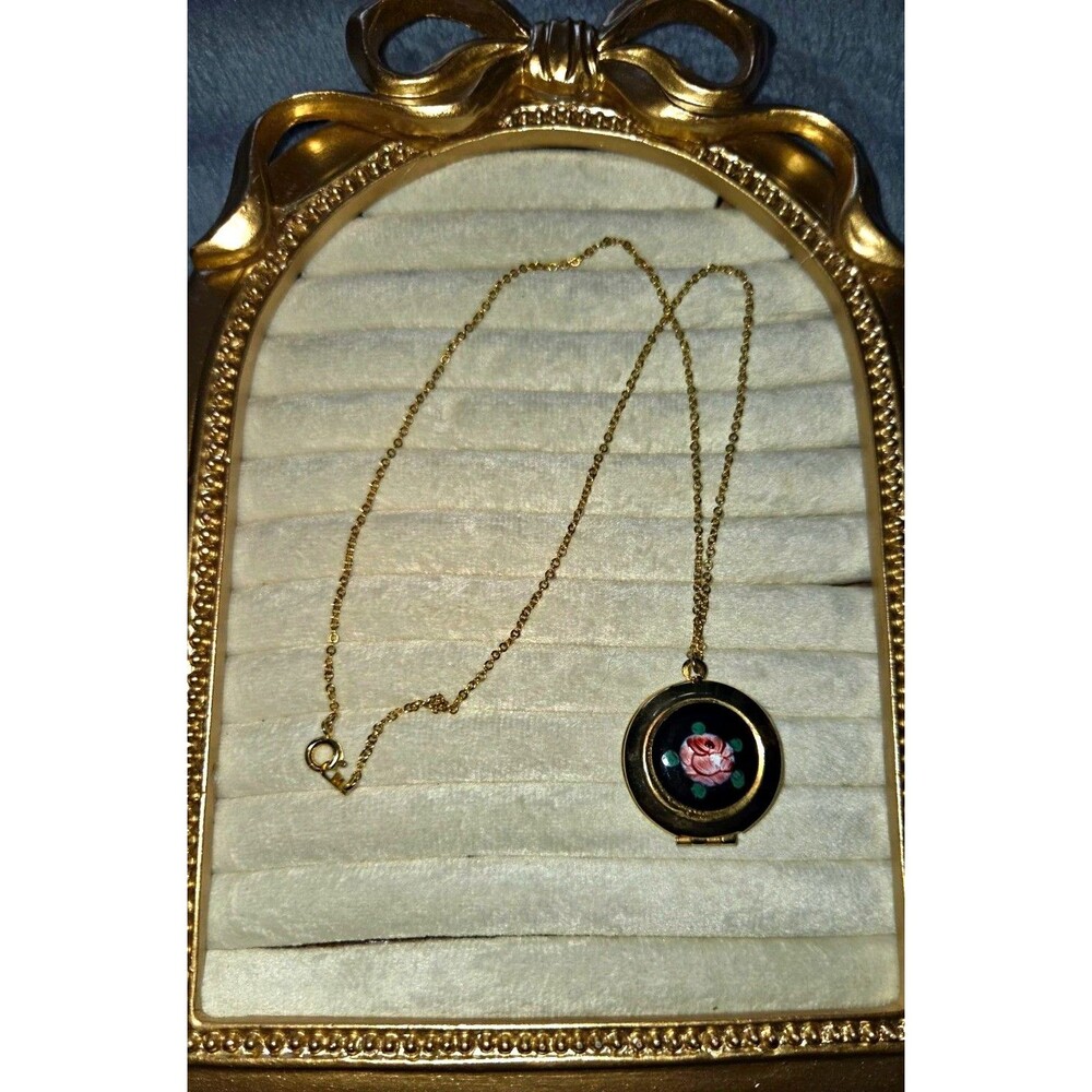 Vtg Gold Tone Round Guilloche Floral Photo Locket Pendant Chain Necklace